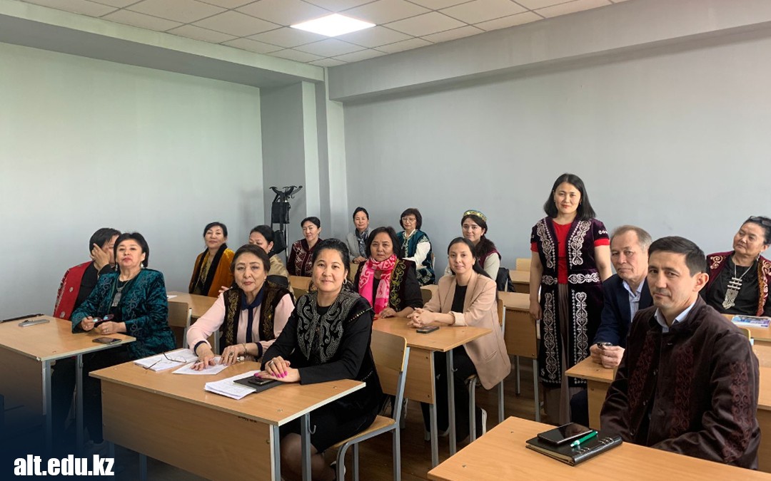 Научный семинар на тему «World experience in the effective application of innovations in teaching speaking», прошедший на кафедре «языковая подготовка» в рамках месяца науки и инноваций