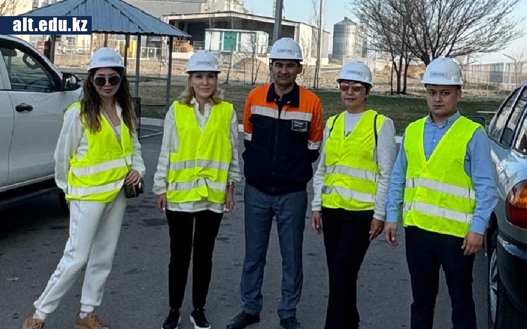 A joint trip of colleagues from the Institute of Logistics and Management and KTZh to the Altynkol railway station. KTZE Dry Port-Khorgos Gateway