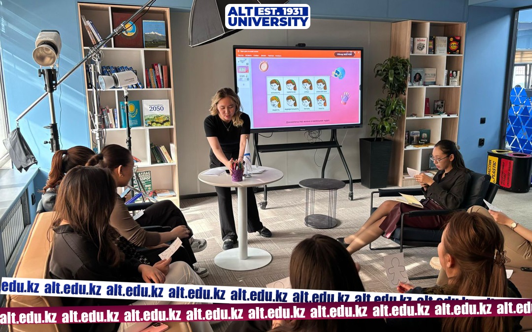 Training for Curators-Advisers