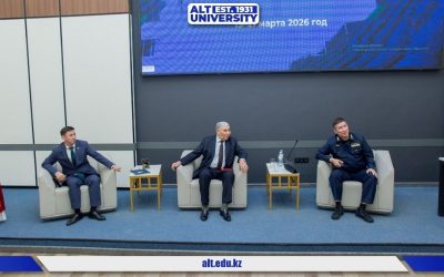 Мерейтой иесіне құрмет: ALT Университетінде белгілі теміржолшы Қуаншал Естемісовтің 80 жылдығы атап өтілді