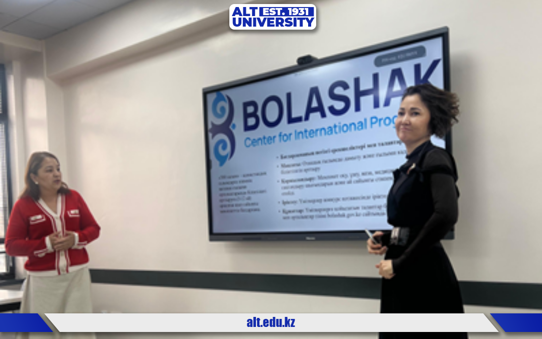 2026 жылғы 27 ақпанда «Әлеуметтік-гуманитарлық пәндер және дене тәрбиесі» кафедрасының оқытушылары, «Болашақ» бағдарламасының түлектері М.Ж. Құндақова мен Л.Т. Құрманбаеваның ұйымдастыруымен «Болашақ бағдарламасының маңызды аспектілері мен шолуы» тақырыбында семинар өтті. Кафедрааралық деңгейде өткен шараға «Language Education», «Жалпы инженерия», «Көлік қызметтері және бизнес» кафедраларының және Логистика және бизнес институтының қызметкерлері қатысып, өзара ақпарат алмасты. Семинар барысында «Болашақ» бағдарламасының жаңа талаптары таныстырылып, оларға сараптама жасалды. Спикерлер жаңа талаптар аясында тілдік біліктілікті растайтын сертификаттардың, жарияланымдардың (соның ішінде Scopus базасындағы мақалалардың) маңыздылығына ерекше назар аударылатынын атап өтті. Сонымен қатар, үміткерлерге қойылатын талаптар пысықталып, іріктеу кезеңдеріне қатысты толық шолу жасалды.