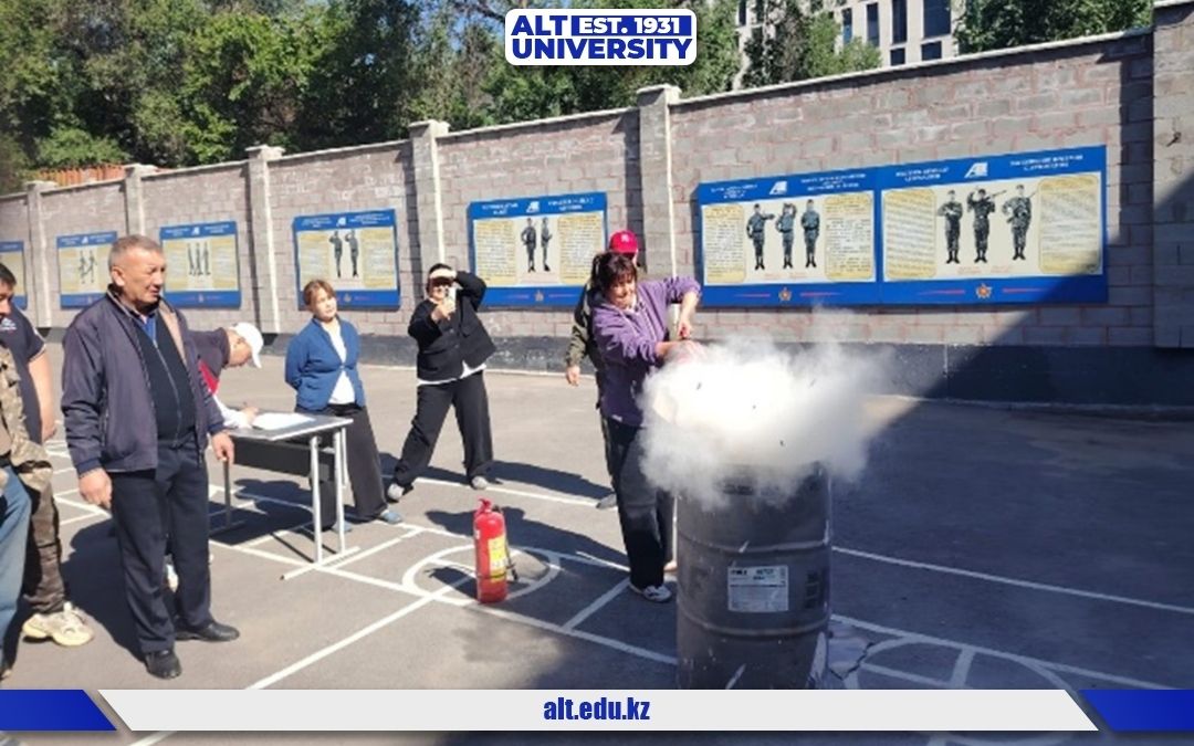 Өрт қауіпсіздігі: Қауіпсіздік қызметі мен техникалық қызметкерлер өрт сөндіру құралдарын қолдануды үйренді